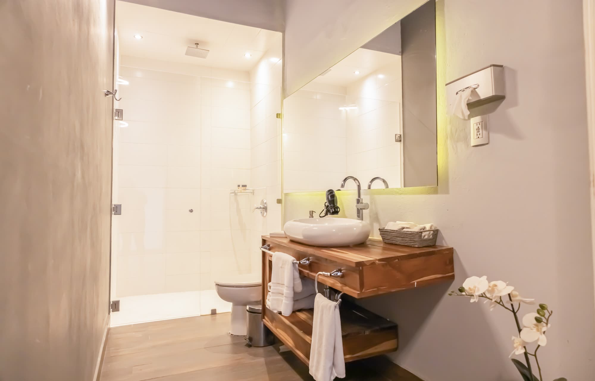 El baño de la Master Suite 204